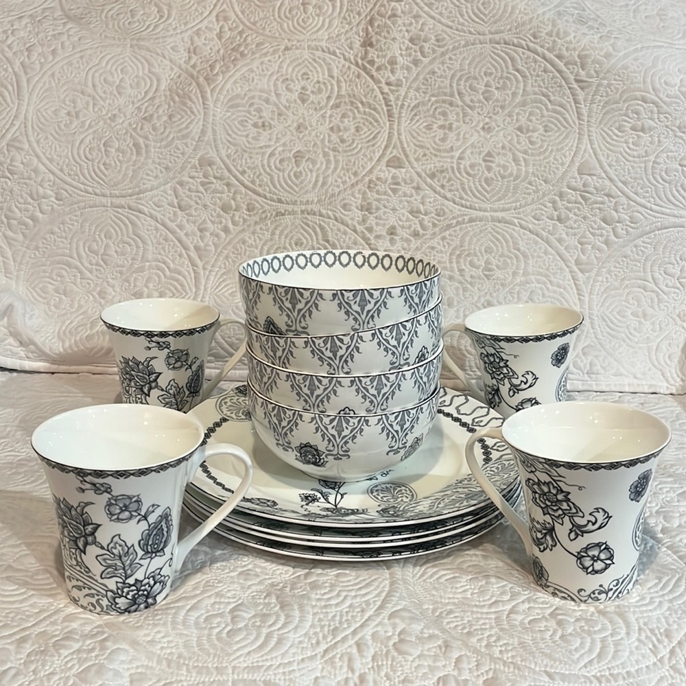 222 Fifth Menagerie dinnerware set, 12‎ pieces